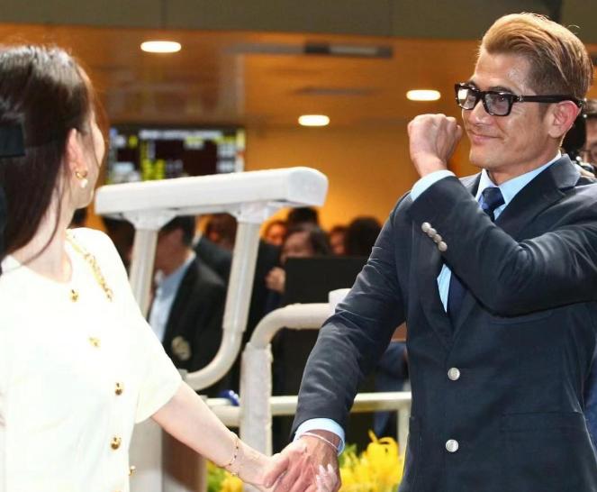 aaron-kwok-won-2-million-hong-kong-dollars-in-horse-racing-excitedly