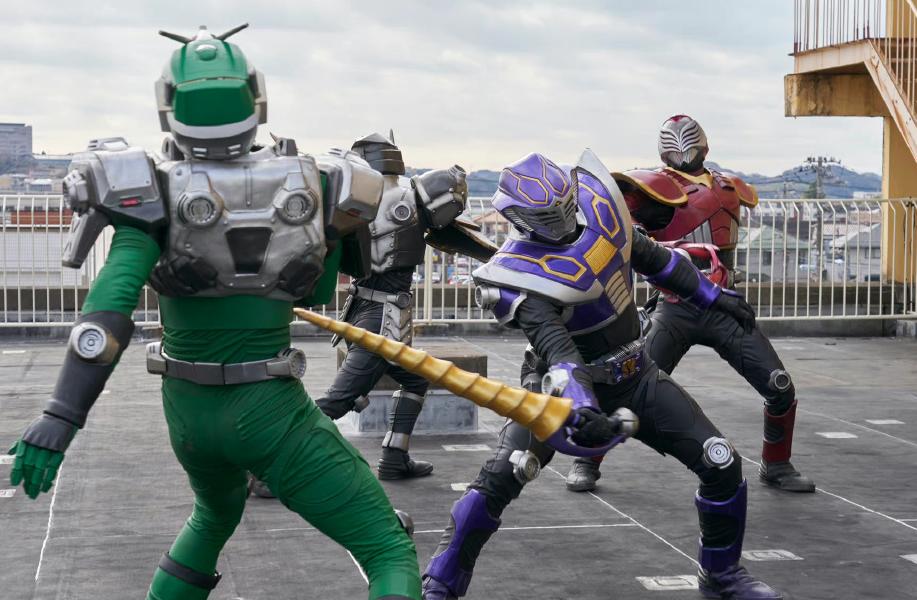 The close-up of Kamen Rider King Snake's new leather case was ruined by ...