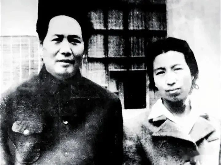 Memories of Love: A Precious Group Photo of Mao Zedong and Jiang Qing ...