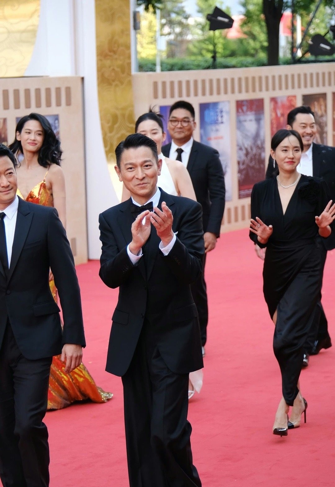 The 60-year-old Jet Li rarely showed his face, his face was swollen ...