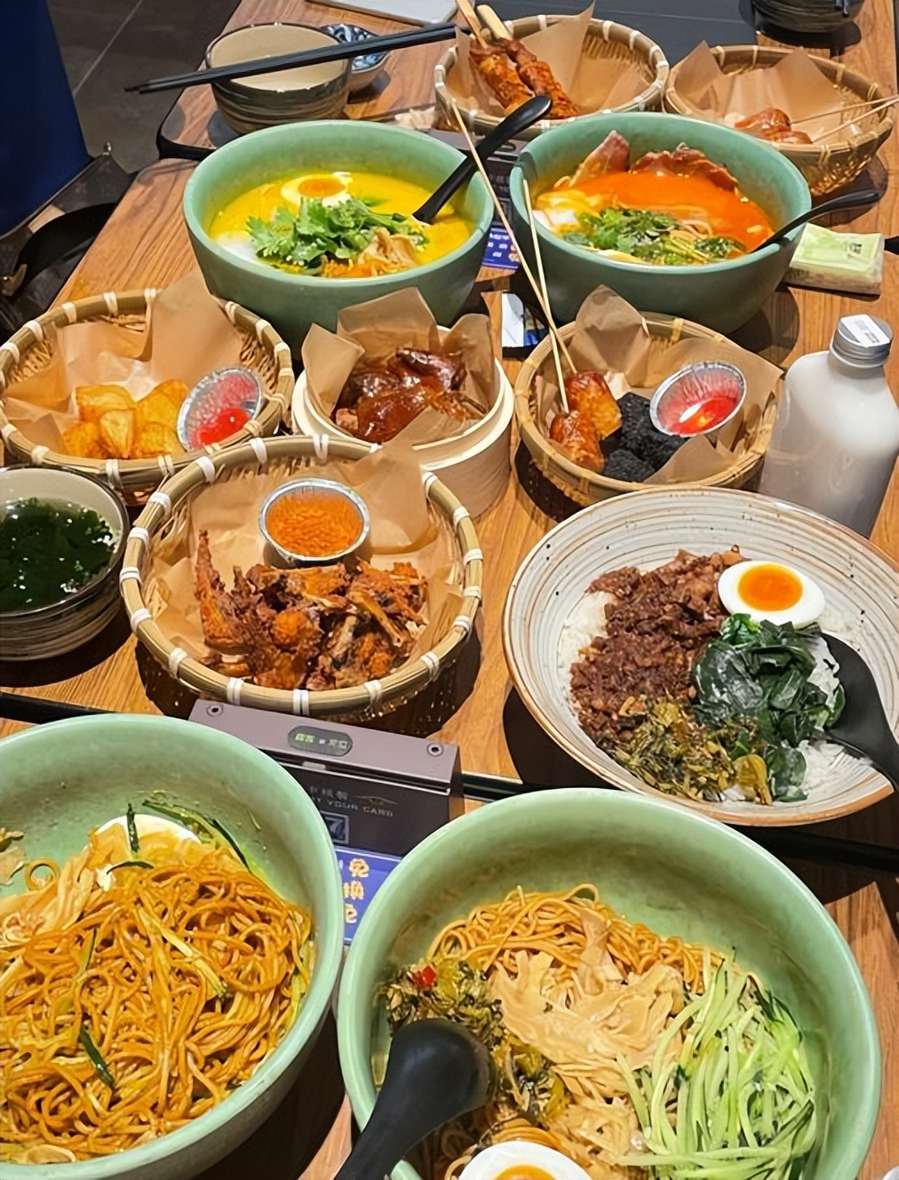 Explore the store and Fu Lo Noodles, feel the happiness and