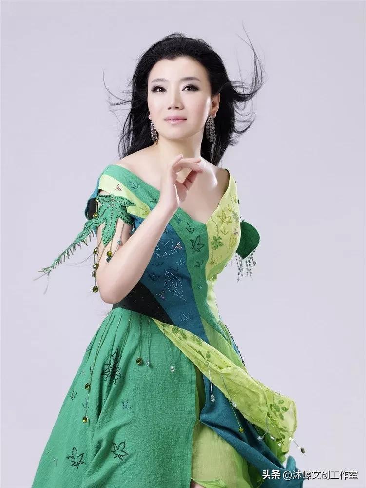 Beautiful flower crown, sweet and beautiful literary worker--Liu Ziqi ...