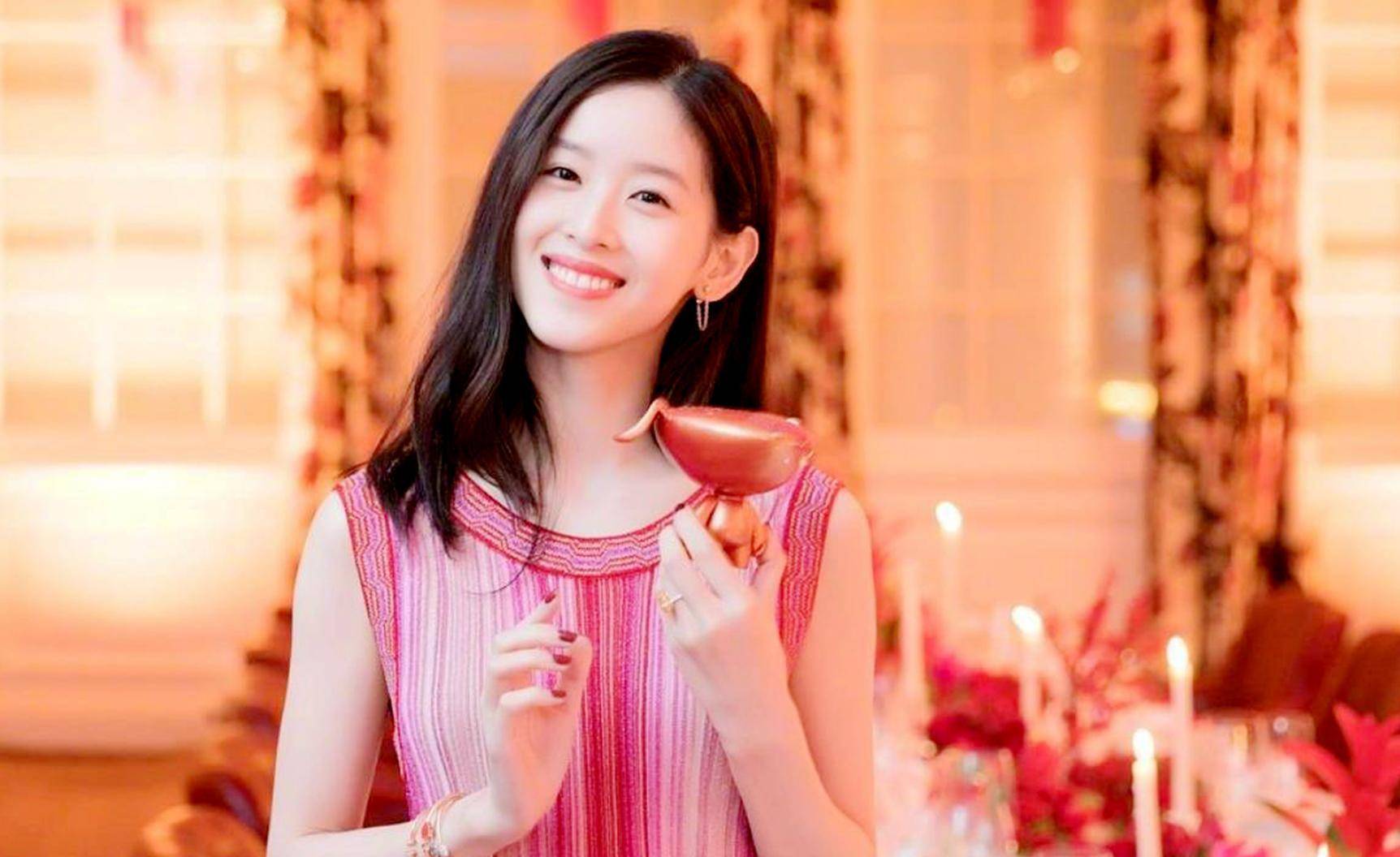 zhang-zetian-sister-of-milk-tea-a-transparent-and-sober-woman-will