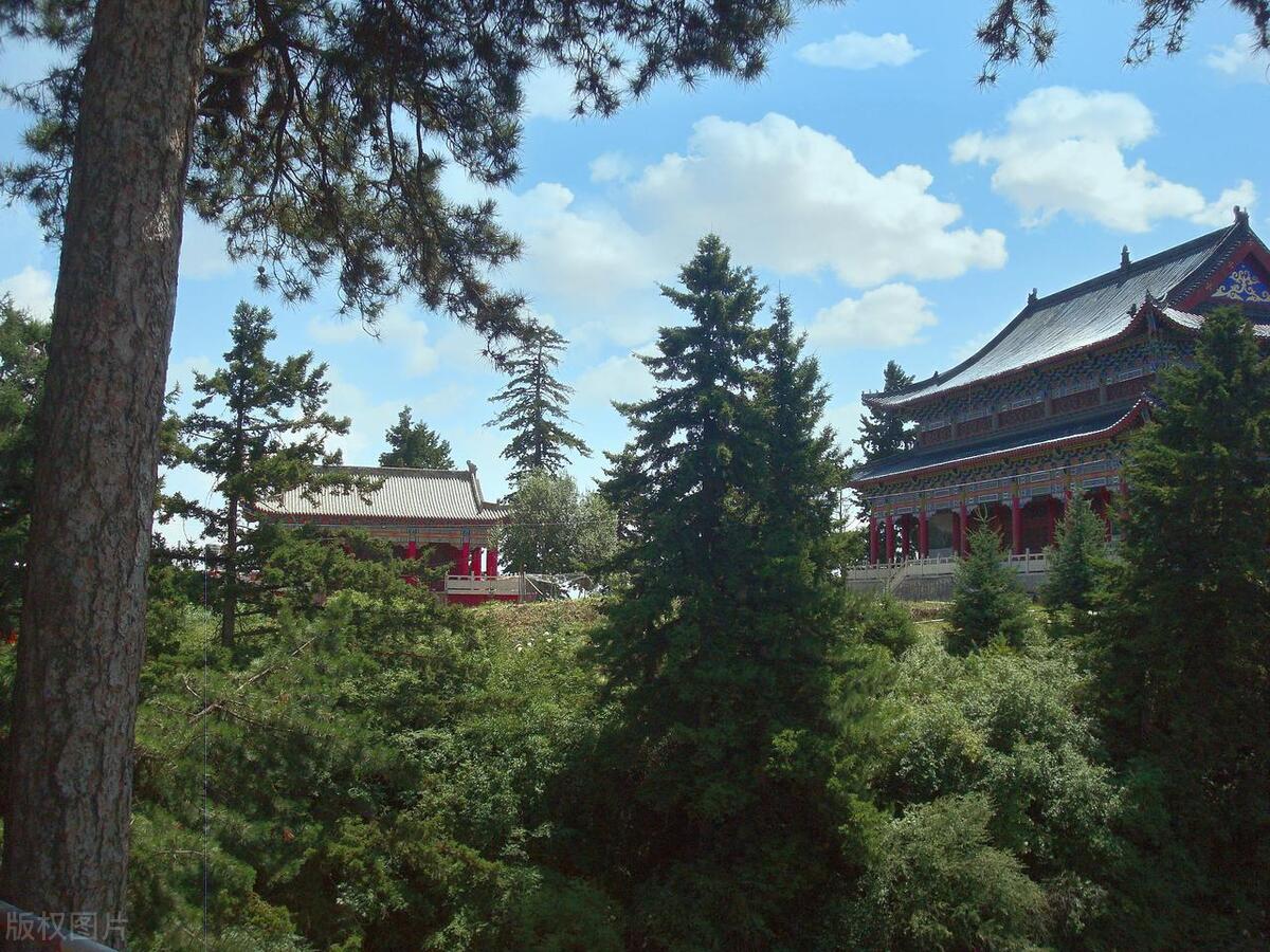 Guiqing Mountain Scenic Area, 15 kilometers long from north to south ...