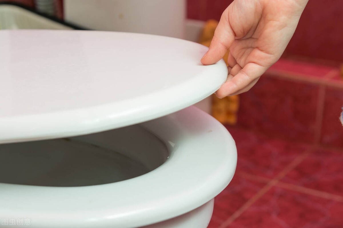 Il est difficile d'enlever les taches jaunes sur les toilettes, juste 3 astuces, rendre rapidement les toilettes à la maison aussi propres que neuves, c'est très pratique