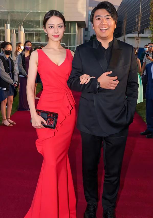 Lang Lang and his wife walk the red carpet abroad!Gina's highprofile