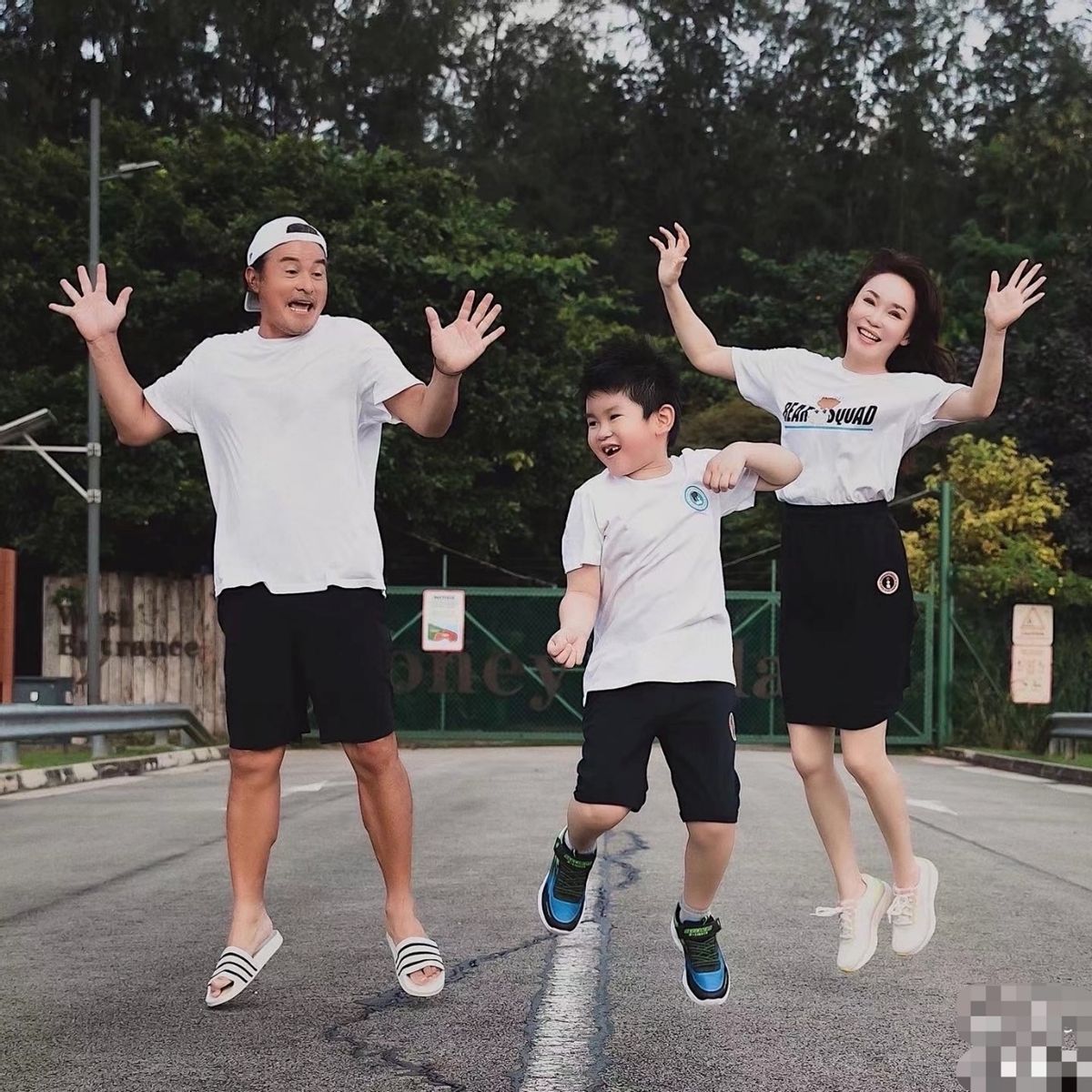 Fan Wenfang has a family portrait, 50-year-old young girl and Li ...