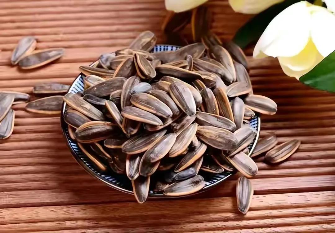 Sunflower seeds and peanuts, one is to gain weight, the other is to