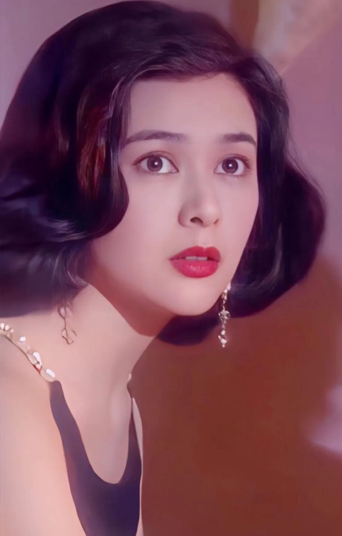 Beautiful Rasolin Kwan The first beauty in Hong Kong - Rosamund Kwan - iNEWS