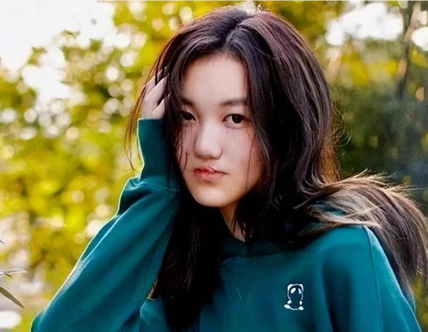 Ly Yan Li Yan fell out of favor, looking back at the photos with obvious scars ...