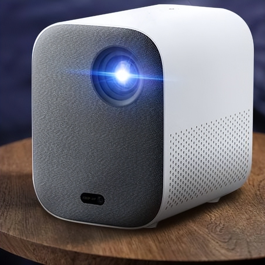 What is the relationship between the projector's RAM and memory? iNEWS