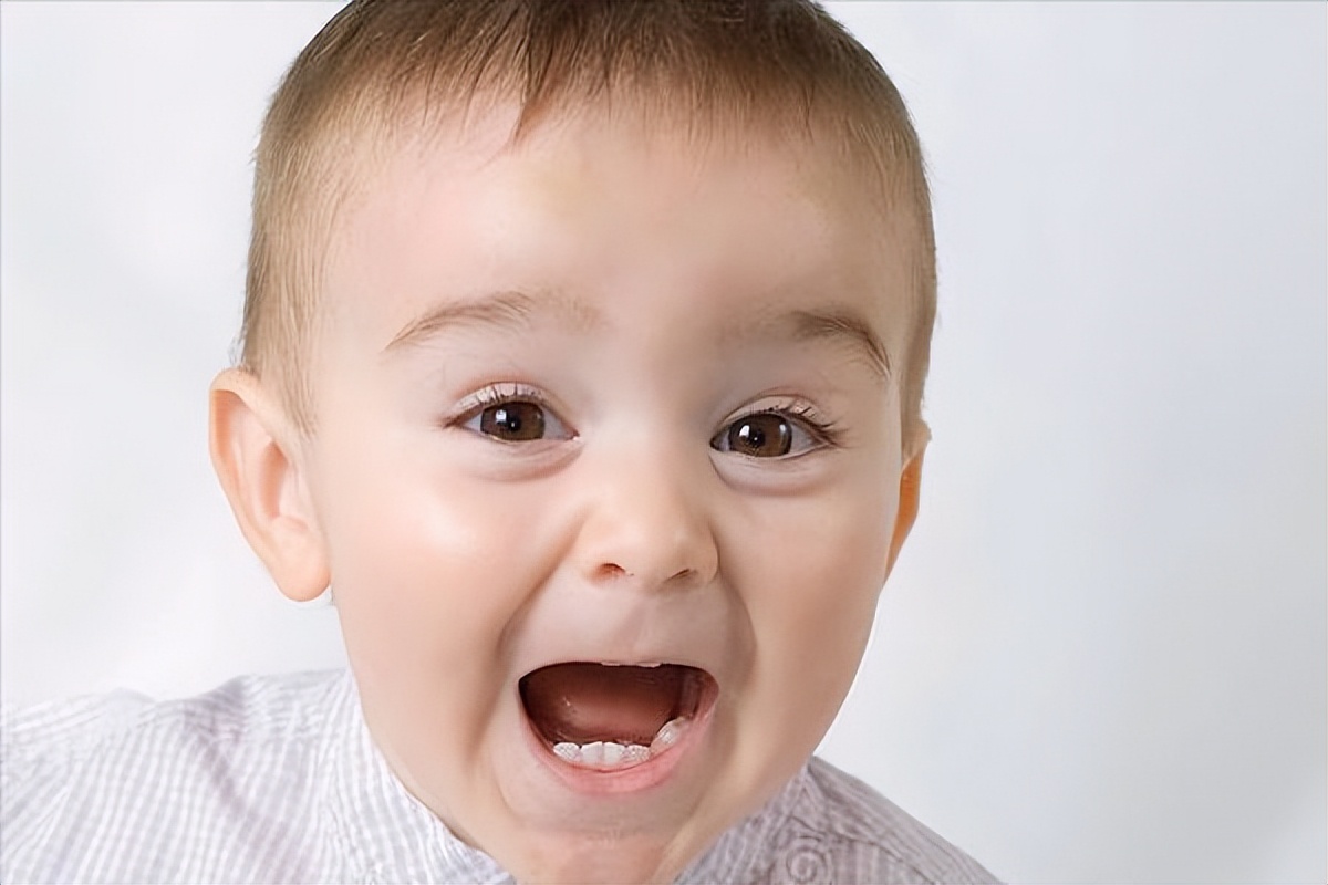 5 kinds of "confusing behaviors" in the baby's growth, indicating that