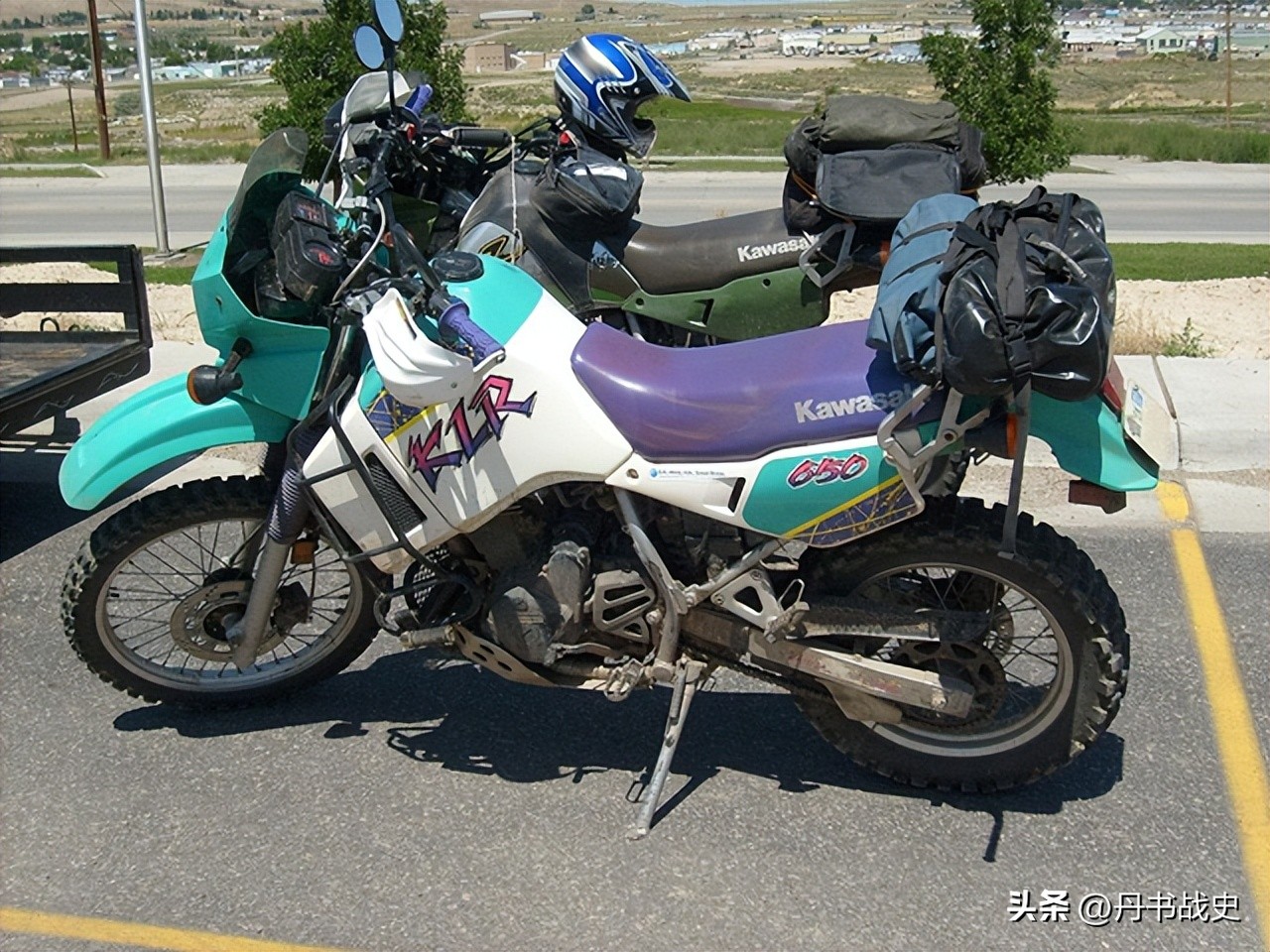 Kawasaki M1030 Military Motorcycles Kawasaki M1030, a military motorcycle modified from a civilian