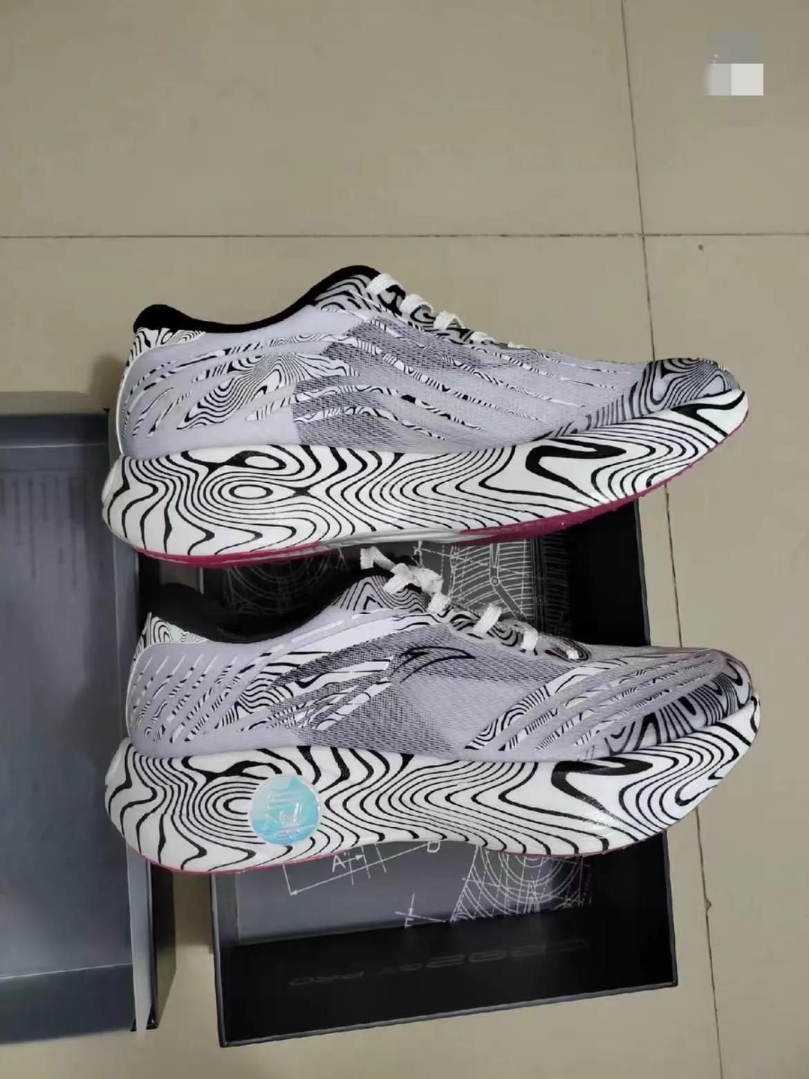 Anta's most advanced flagship carbon plate running shoesC202 GT PRO iNEWS