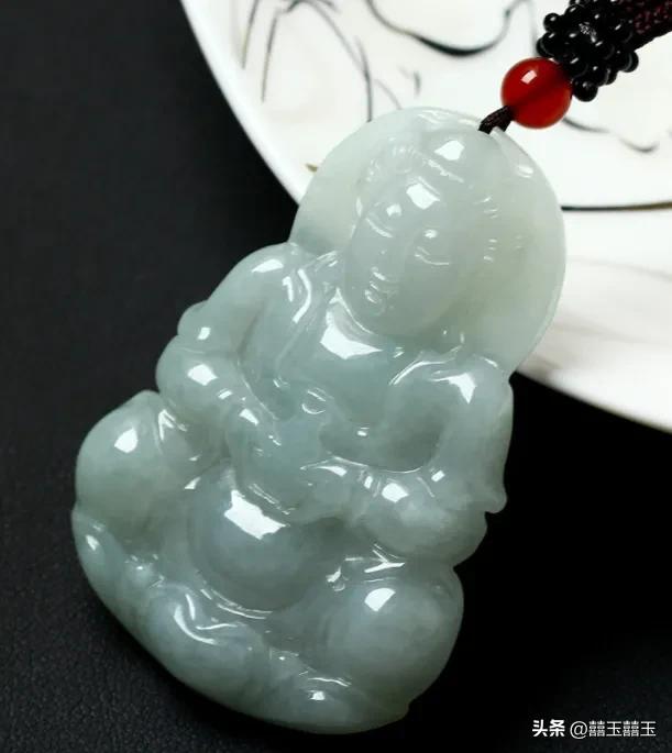 The meaning and symbol of Jade Guanyin What are the benefits of wearing