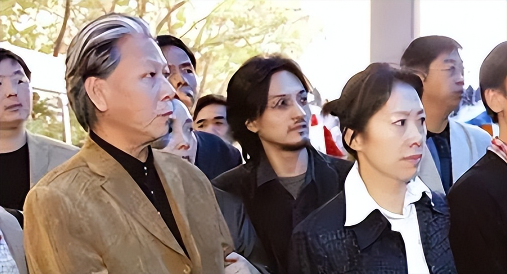 王光美的追悼會上，來了兩個「陌生人」，劉源只看一眼就情緒崩潰 - 資訊咖