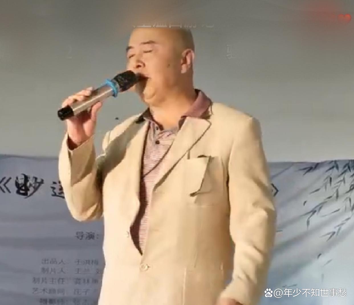 70-year-old Xu Shaohua is now reduced to singing on the side of the ...