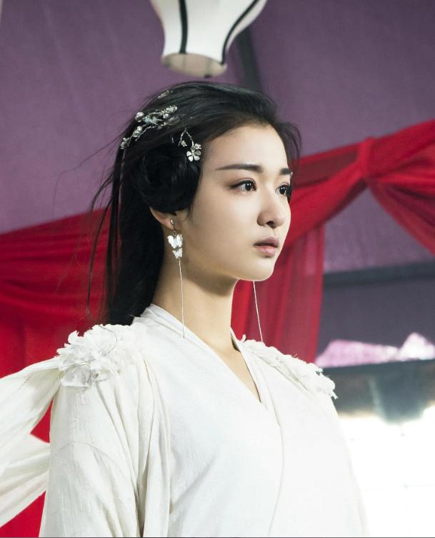 The 24-year-old Wang Churan vs the current Liu Yifei: Comparison of ...