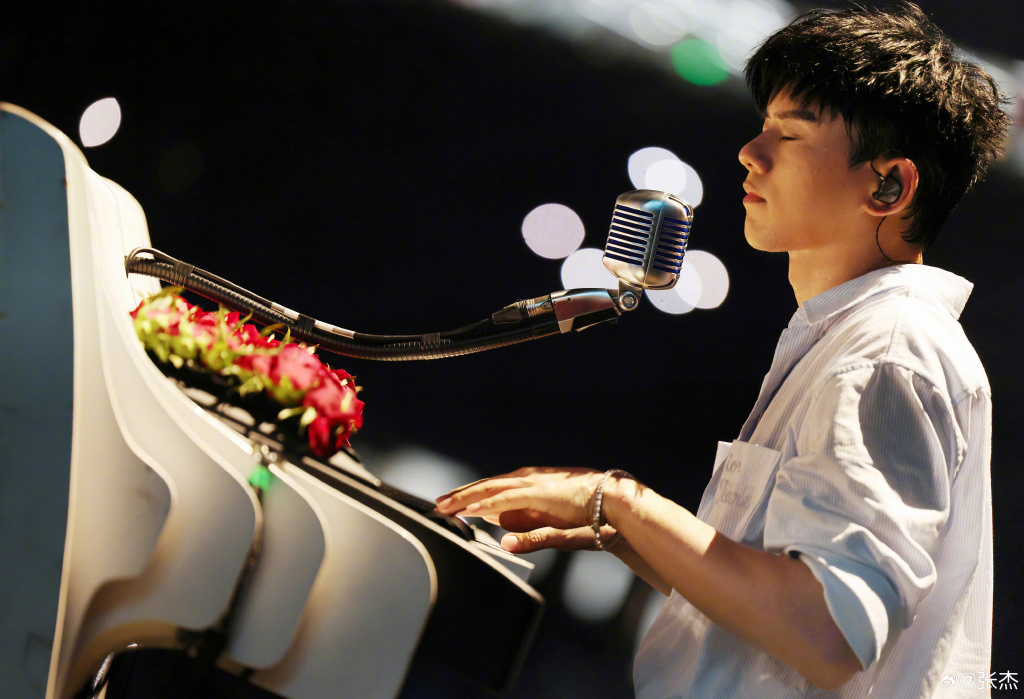 Zhang Jiewei LIVE Tour Concert: The legend beyond music touches ...