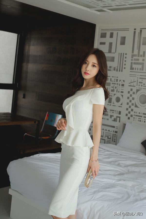 Sun Yunzhu beige one word shoulder bag hip skirt iMedia