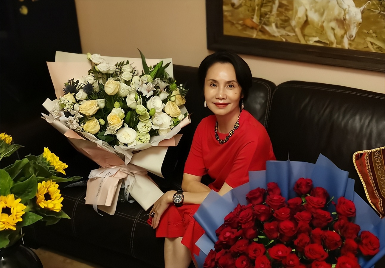 看着电视上的主持人们侃侃而谈,徐莉也曾不止一次地幻想过自己有朝一