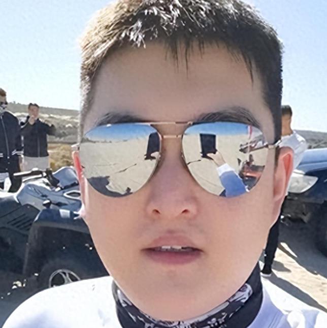 66yearold Zhao Benshan was disgraced. His son showed off his wealth