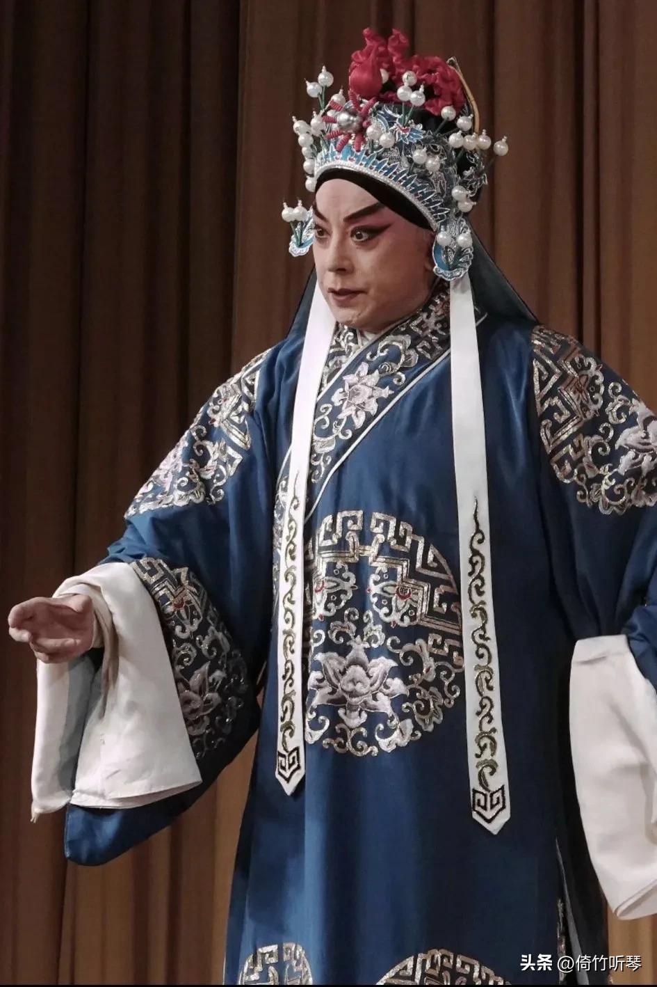 The artist who fell on the stage At the climax of the play, Li