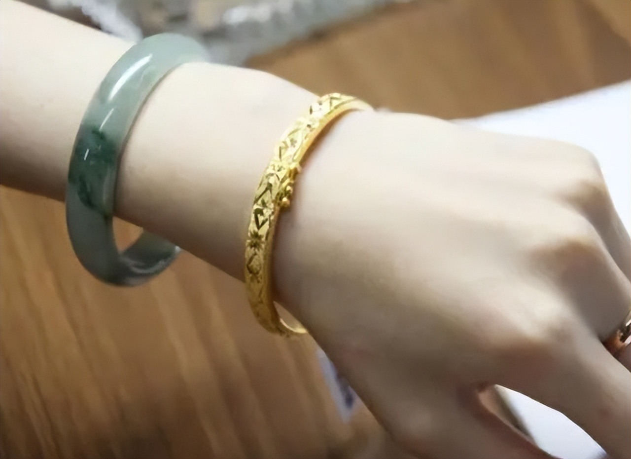 Is it really good for women to wear "jade bracelets" for a long time
