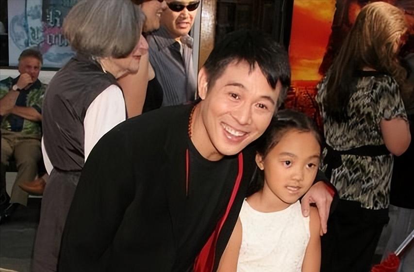 Jet Li Spouse Jet Li said to Li Zhi: Our two daughters are very strange, they look ...