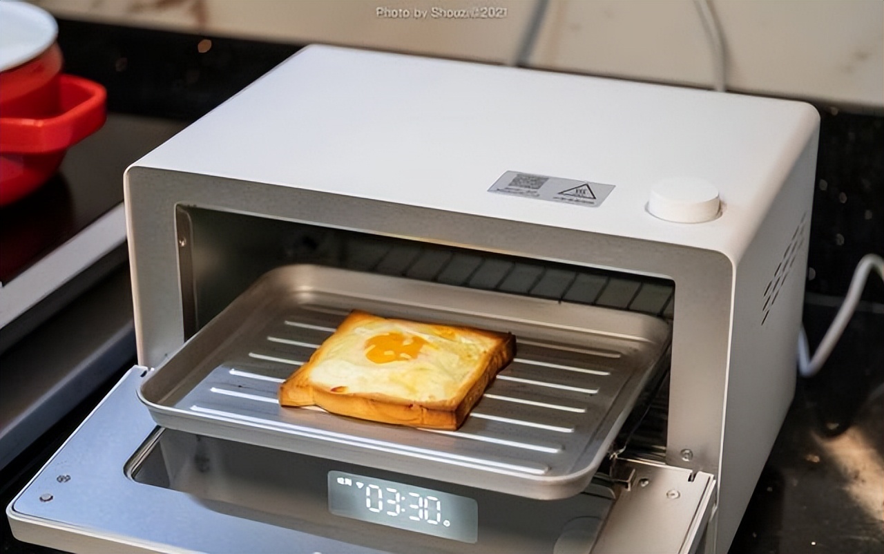 What is the difference between a sandwich maker and an oven? After