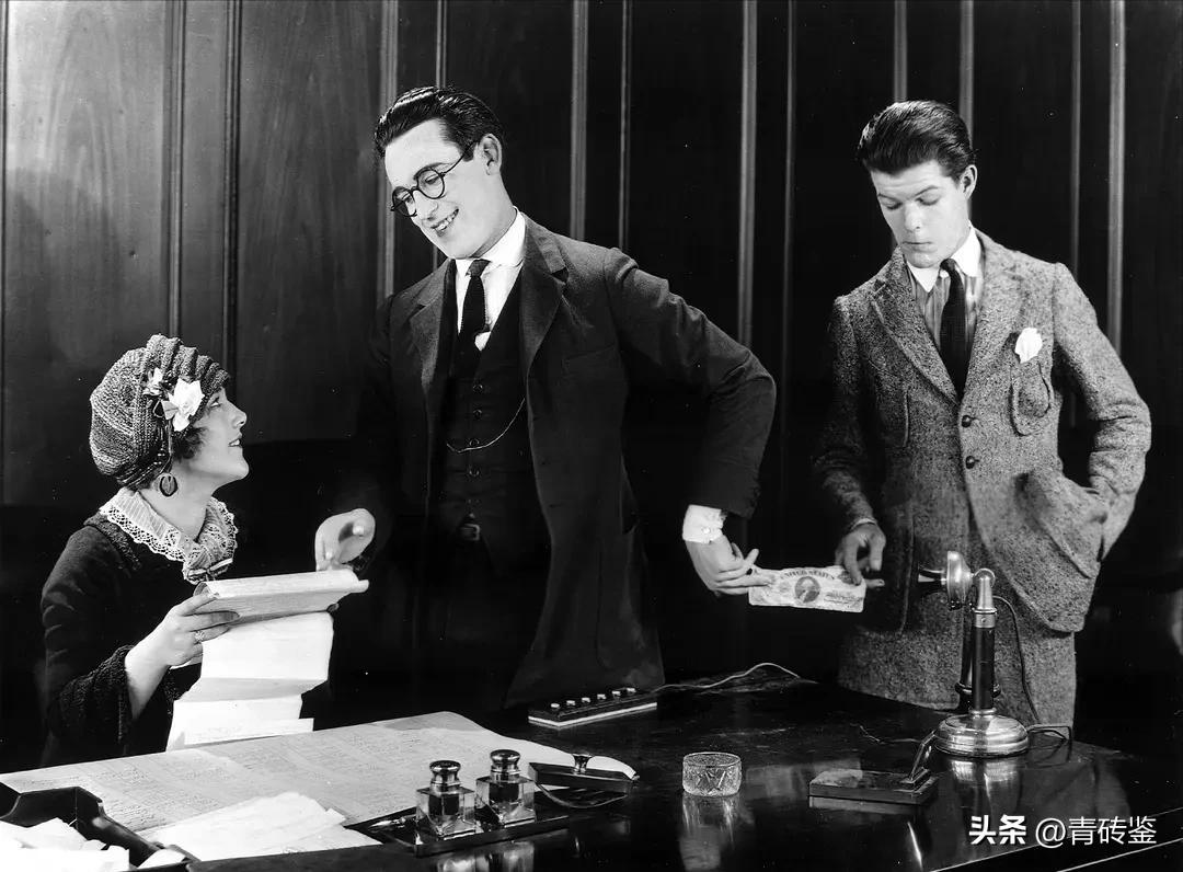 Appreciating the scene details in the movie "Safety Last" and its