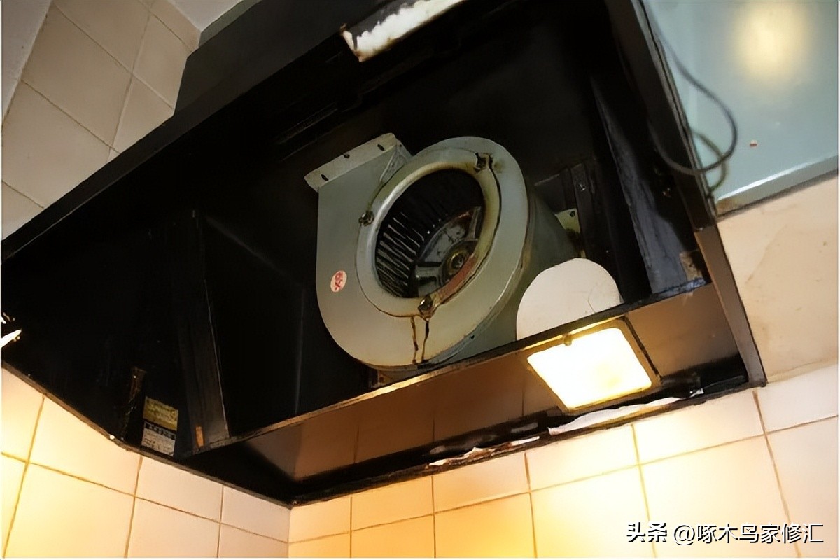 What should I do if the range hood has a peculiar smell? Teach you a