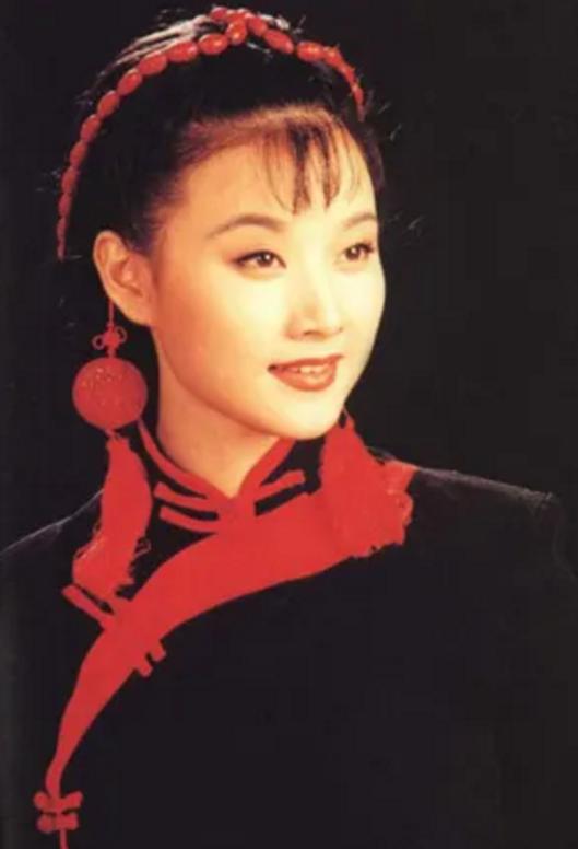 Song Zuying, Queen of Folk Songs: Under the tutelage of Jin Tielin, she ...