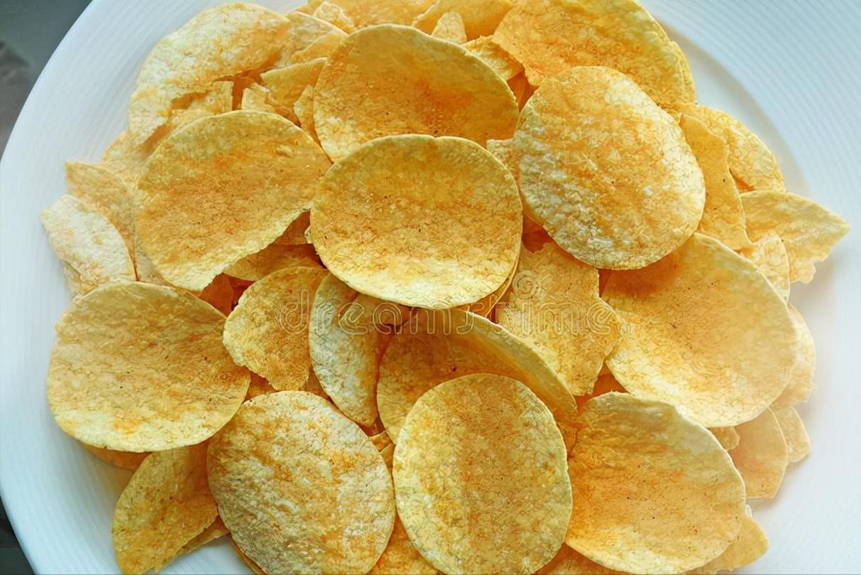 Potato chips at home cost less than 2 yuan, golden and crispy, clean
