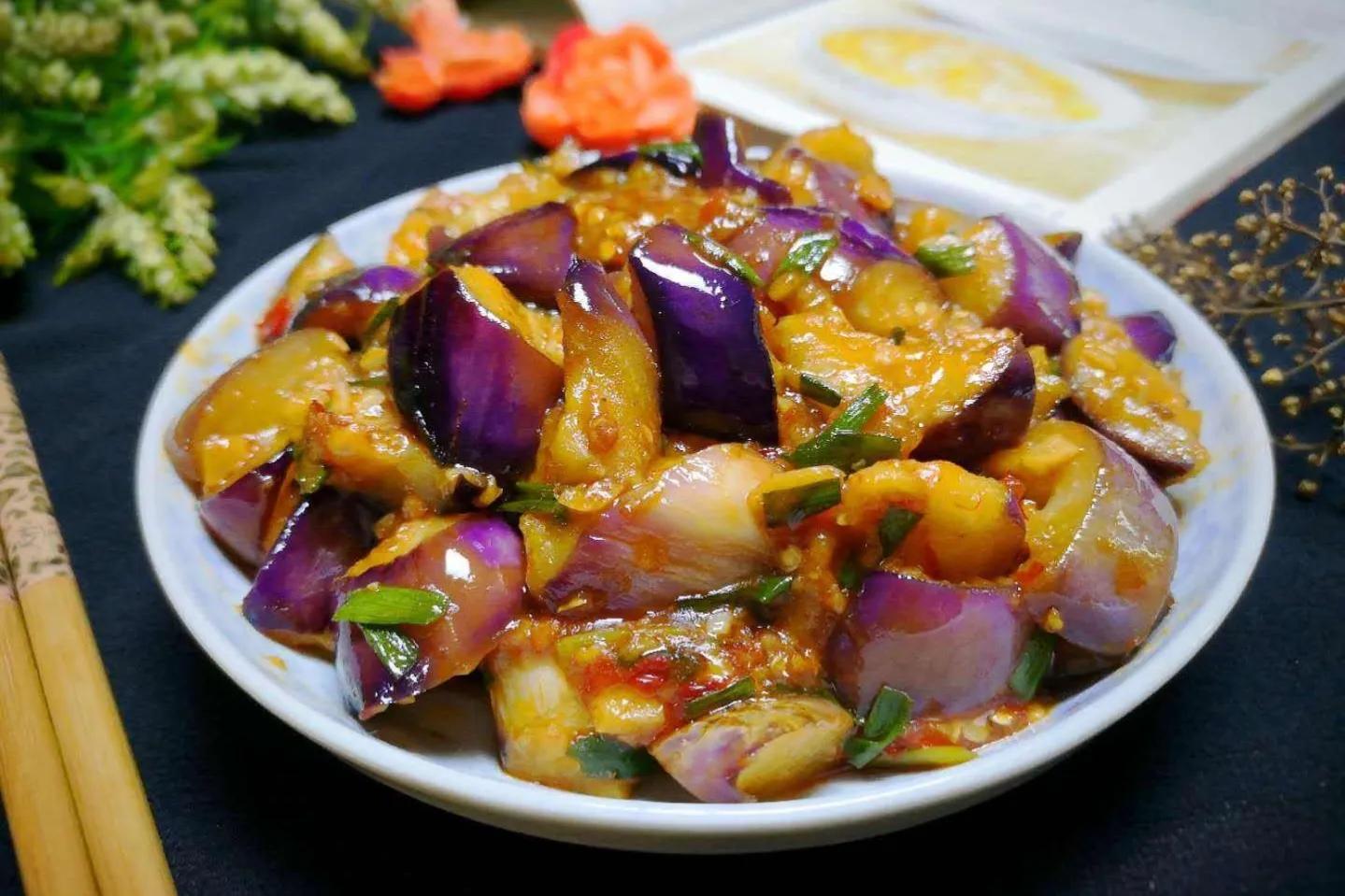 Chef Don't put oil first when frying eggplants!Remember to do one more