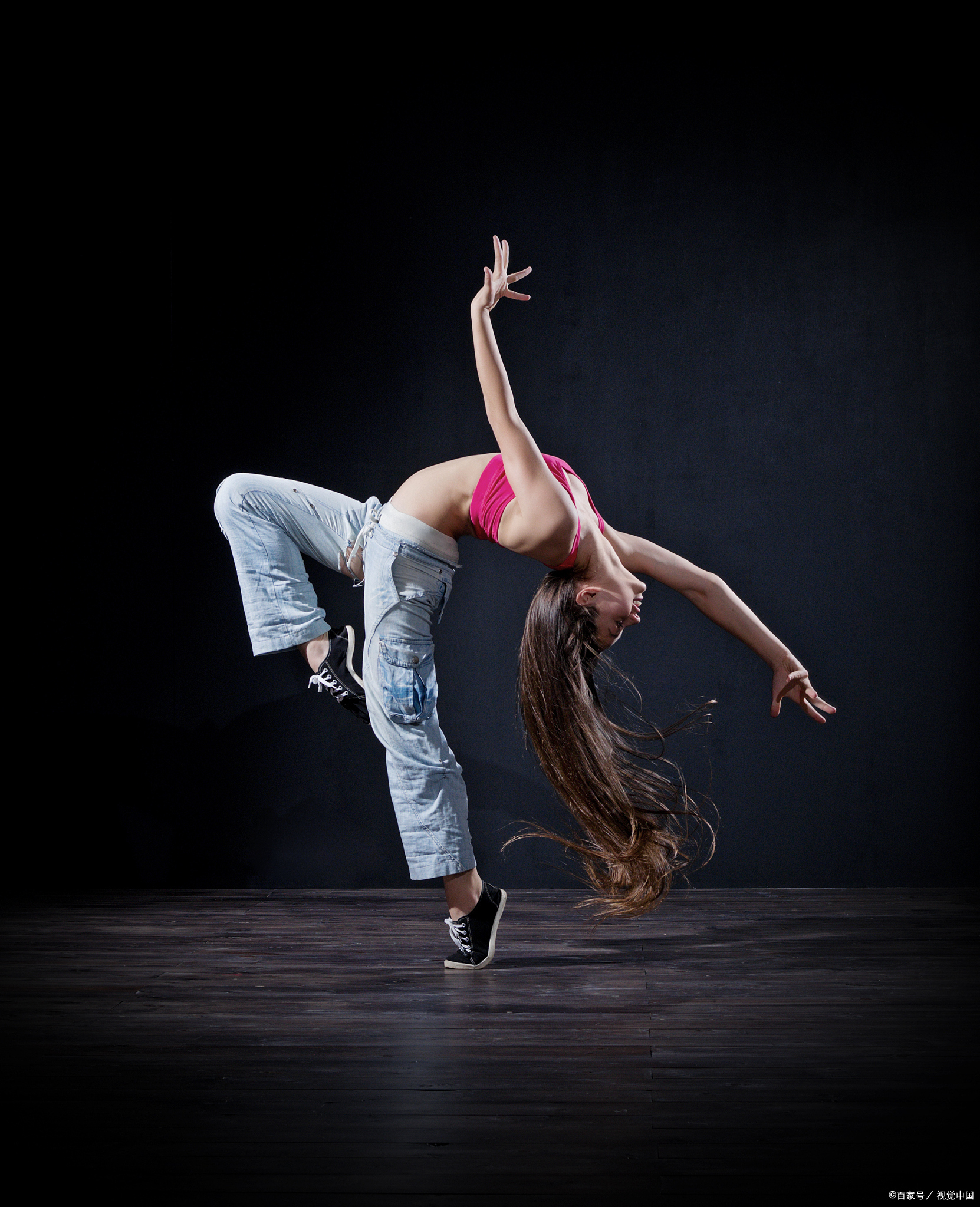 What is the difference between contemporary dance and contemporary