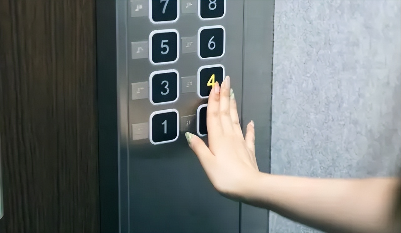 The elevator suddenly falls, can jumping up a second before landing