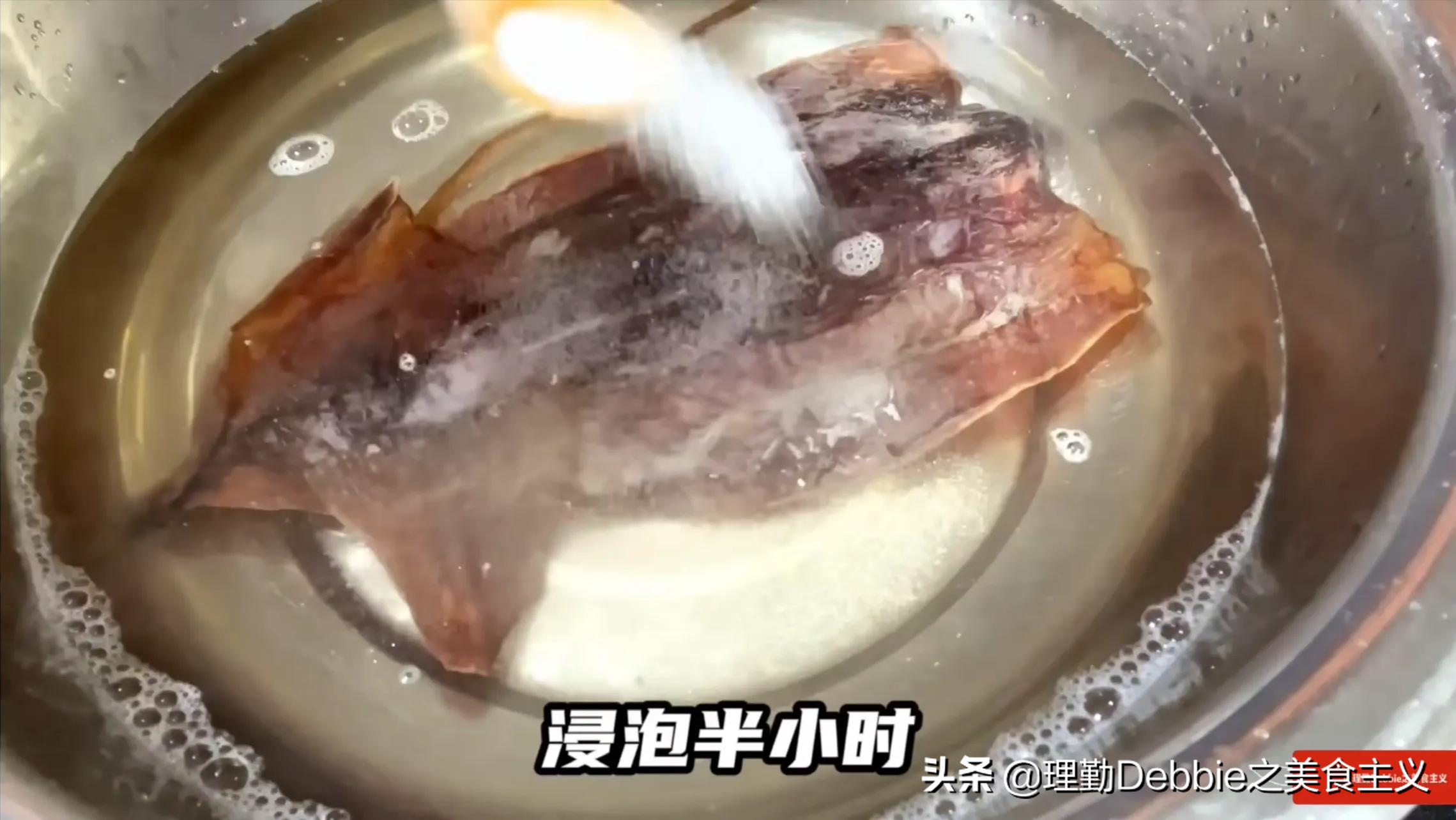 Soak dried squid and cuttlefish, avoid using alkaline water and water