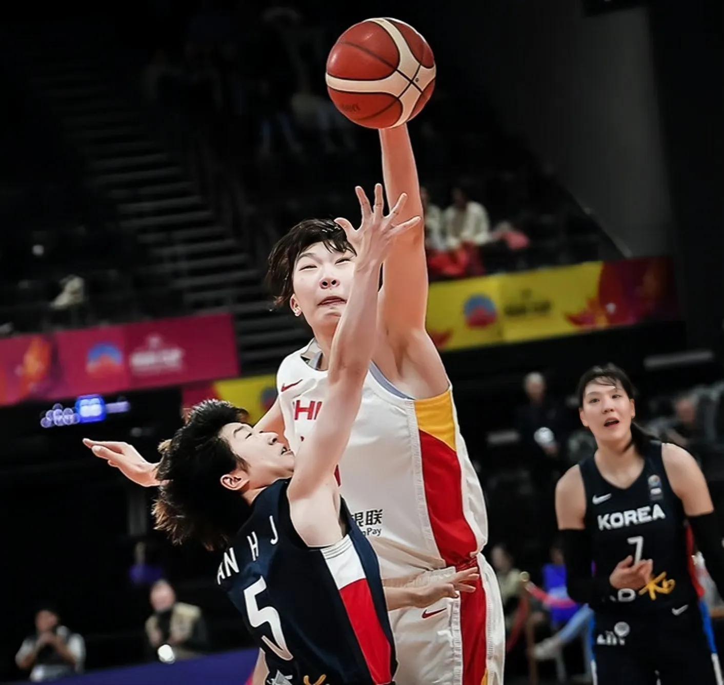 The Chinese women's basketball team entered the semi-finals, Han Xu had ...