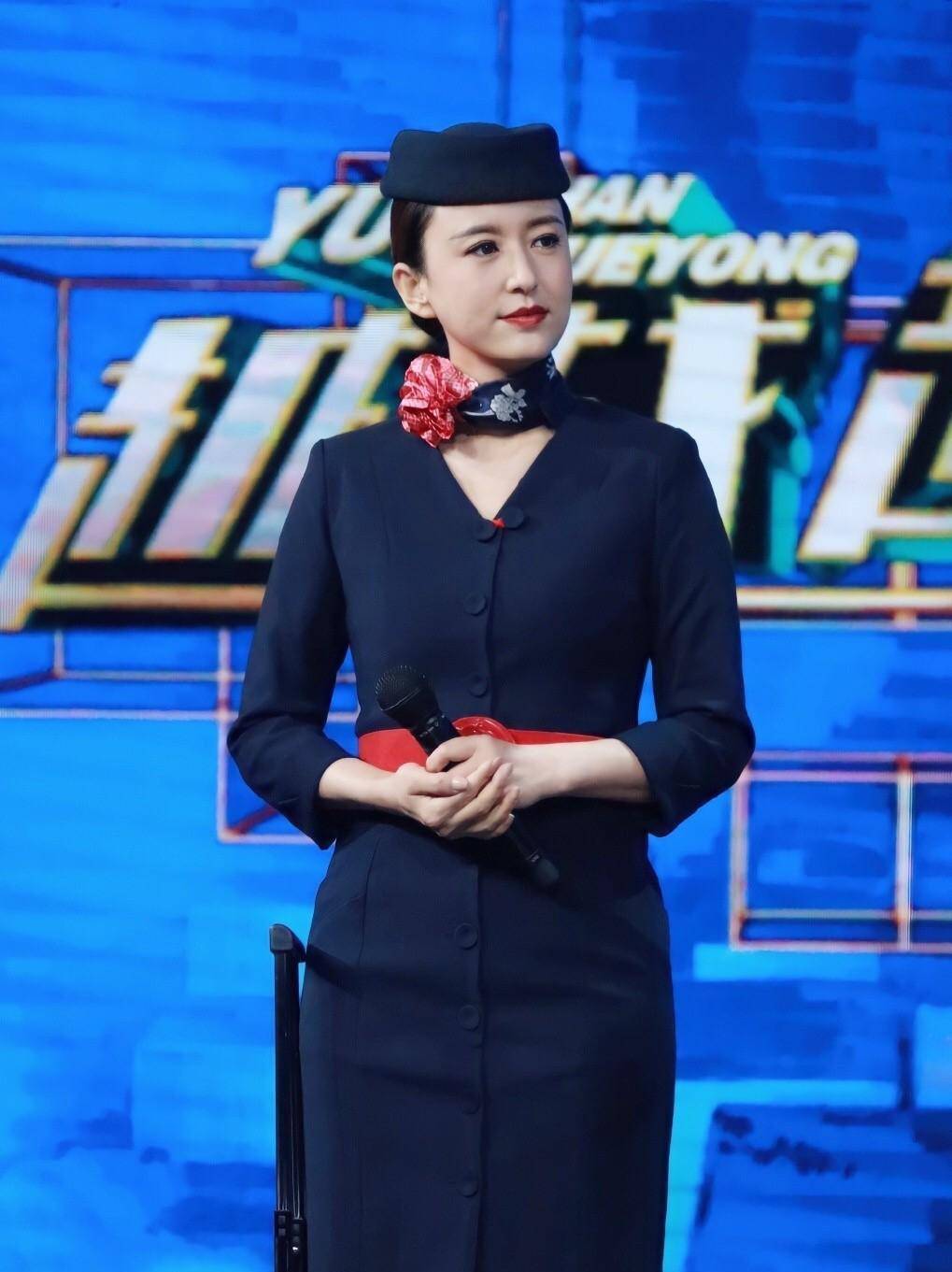 How strong are CCTV anchors? When Zhang Lei wore a flight attendant ...