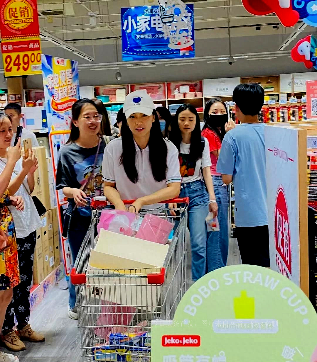 Liu Tao Went To The Supermarket And Was