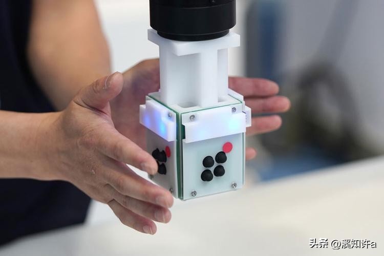 Smart solution! Hybrid Sink Node Relocation Technology in Wireless