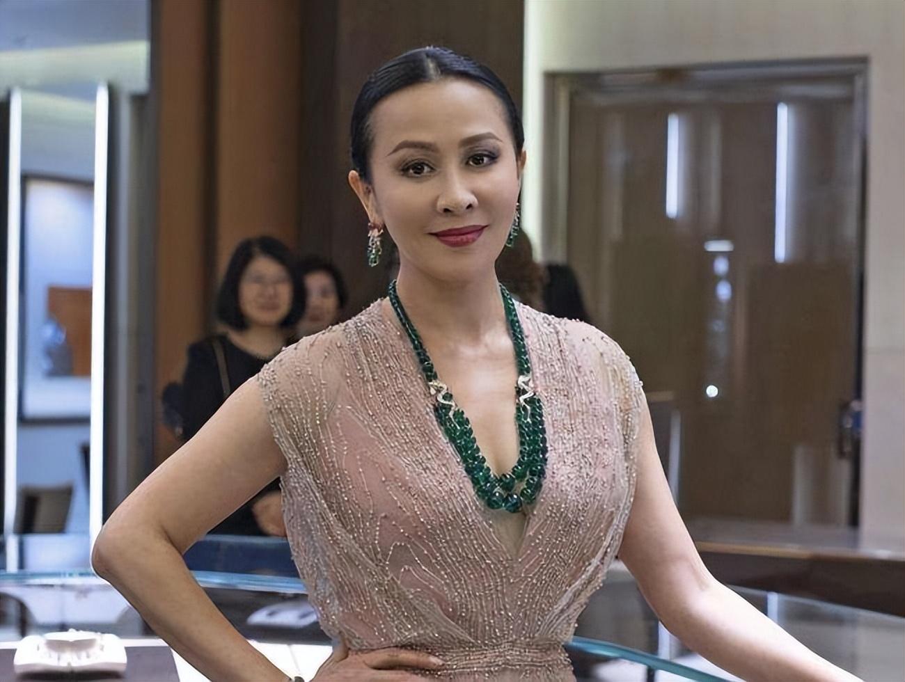 6 stars with cleanliness, some take 3 showers a day, some spend 120,000