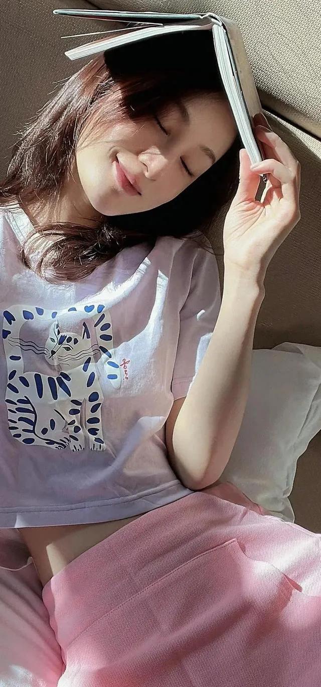 Star wallpaper beautiful picture - Zhao Yuanyuan 866 issue - iNEWS