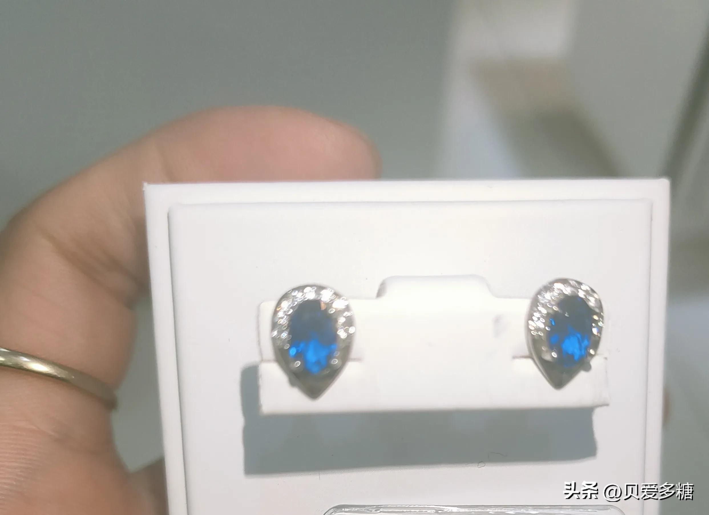 How Much Jewelry Should I Wear? iMedia