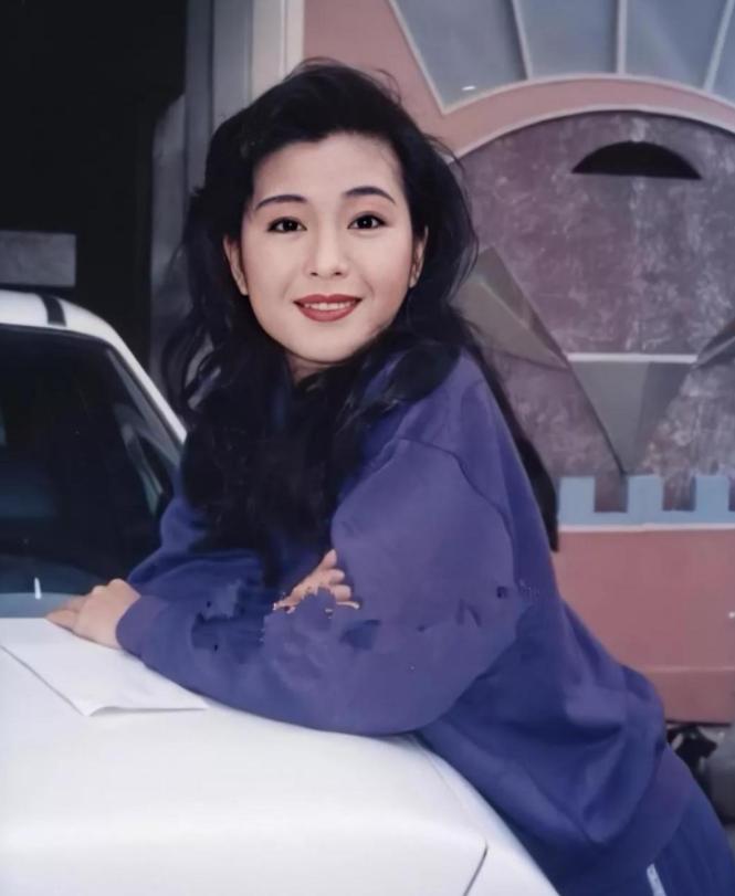 She married a rich man at the age of 21, had dated 30 boyfriends, and