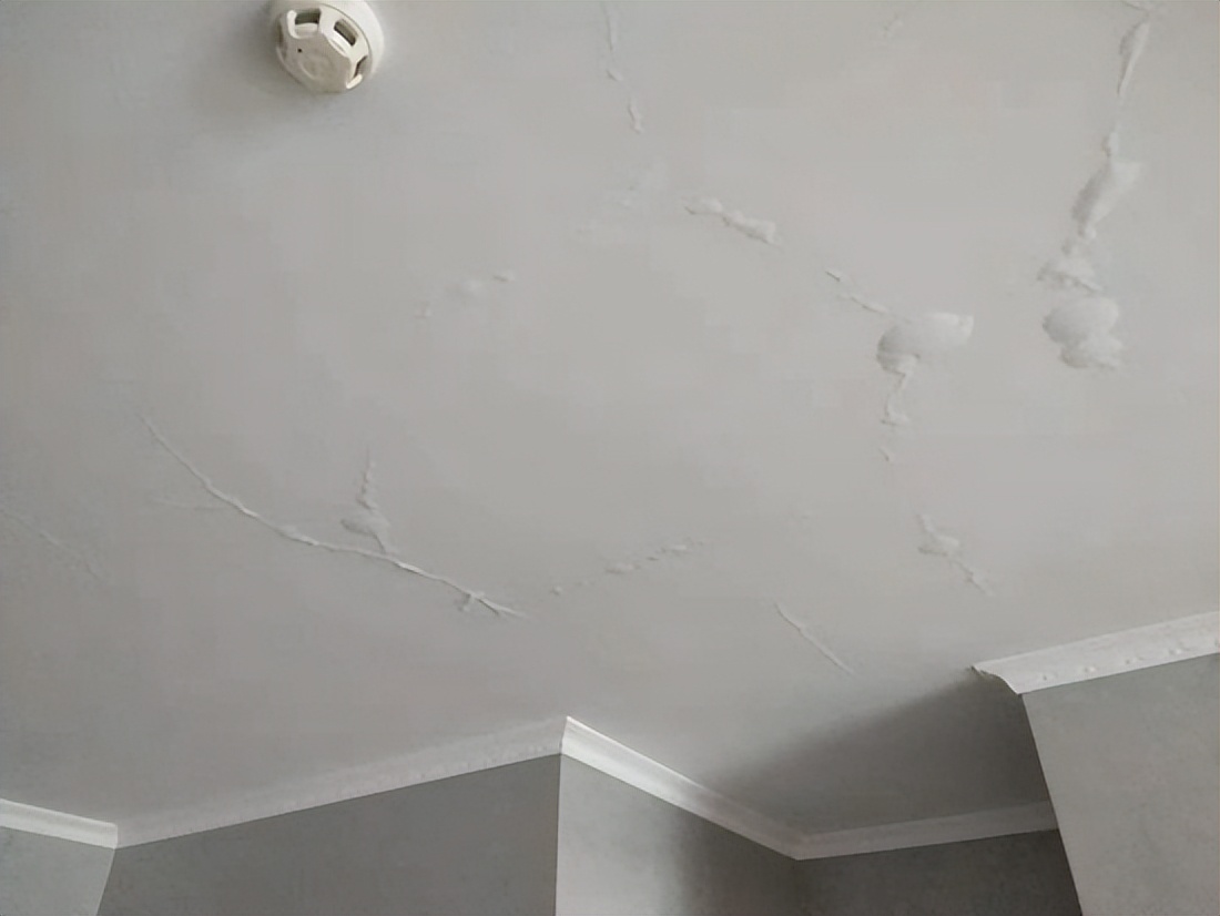 What are the causes of leaking ceilings?How to repair ceiling leaks