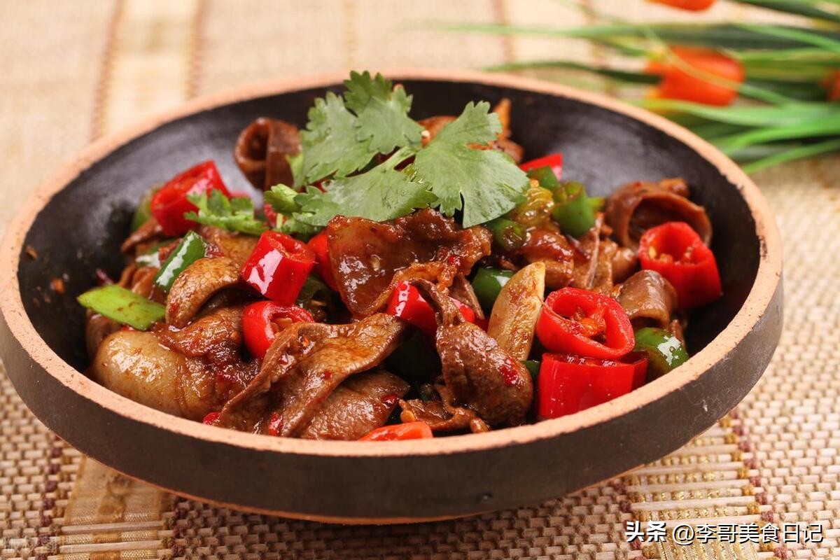 This stirfried pork liver is so delicious that it drools. It is