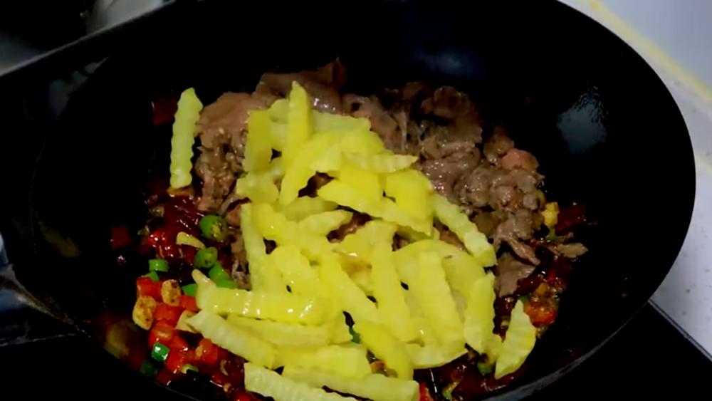 Homemade practice of dry pot beef iNEWS