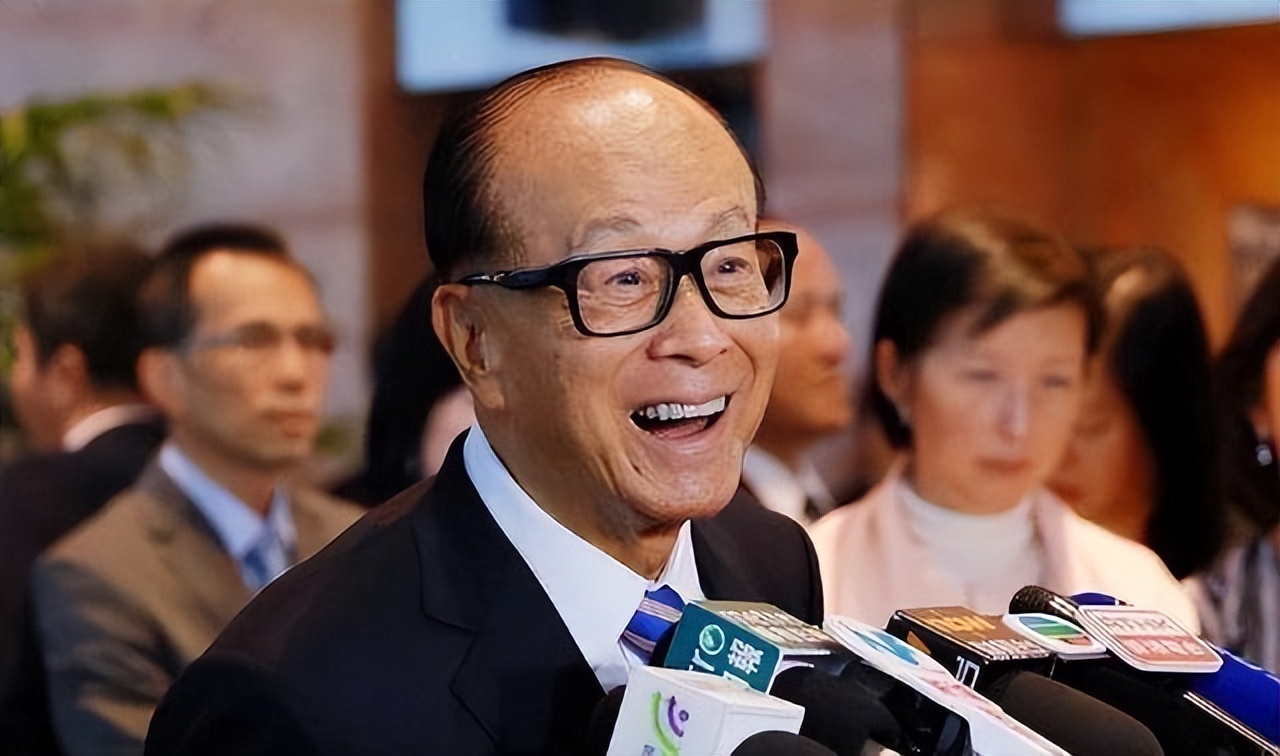 Sun Zhengyi lost 150 billion, Buffett lost 300 billion, but Li Ka-shing ...